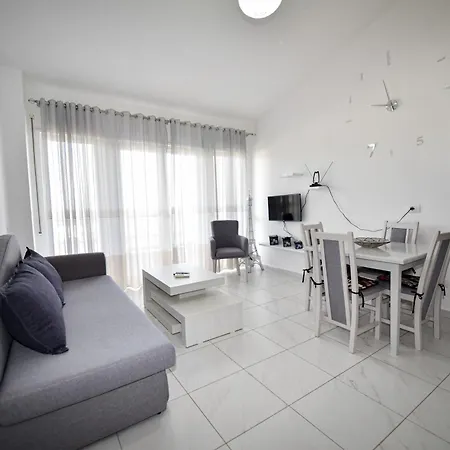 Apartment's Guraj * Velipojë